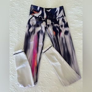 Lululemon vibrant leggings.